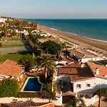 Bungalow Directly At The Beach Марбелья